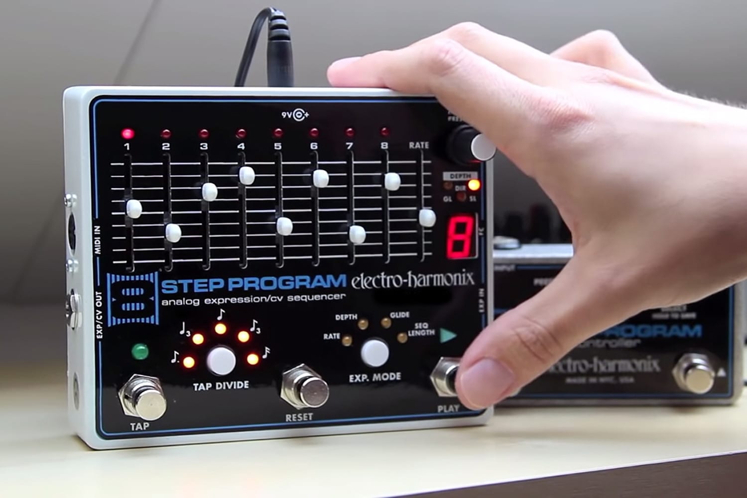 8 Step Program | Analog Expression / CV Sequencer - Electro-Harmonix