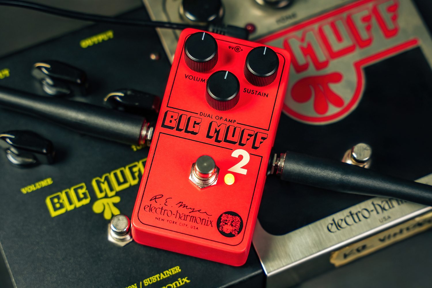 早い者勝ち！Electro-Harmonix Big Muff 専用ケーブル付き Amazon.com: Electro-Harmonix Deluxe Big Muff Pi Fuzz Pedal